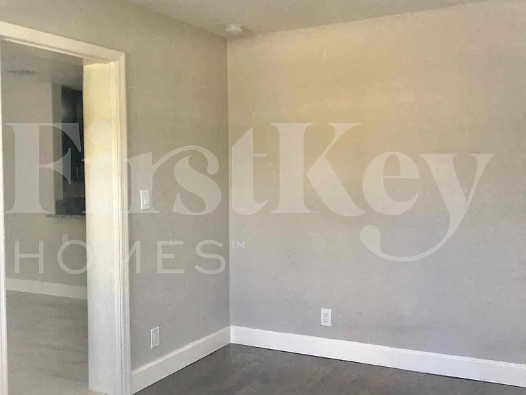 1640 NE 32nd Pl — Photo 7