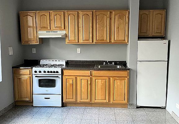 4th image of 506 W 213th St APT 4B