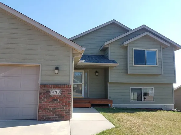 4710 Charmwood Dr, Rapid City, SD 57701