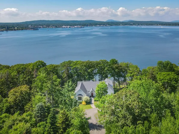 20 Windswept Way, Owls Head, ME 04854