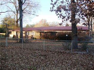 104 Houston St, Hooks, TX 75561