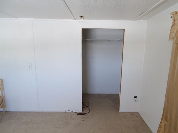 5th image of 10592 Seneca Ave