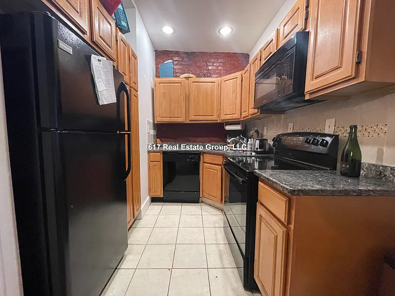 1122-1 Commonwealth Ave — Photo 3