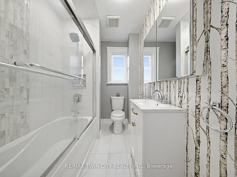76 N Grey St E — Photo 26