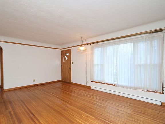 2nd image of 1462 Lascerne Cir S