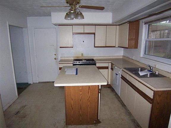 5th image of 256 Minty Dr