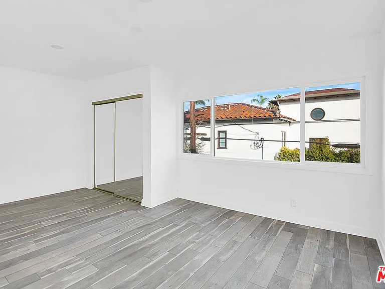 1610 S Beverly Glen Blvd #7 — Photo 9