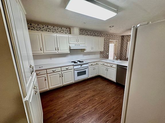 3rd image of 8112 Arbor Ridge Dr