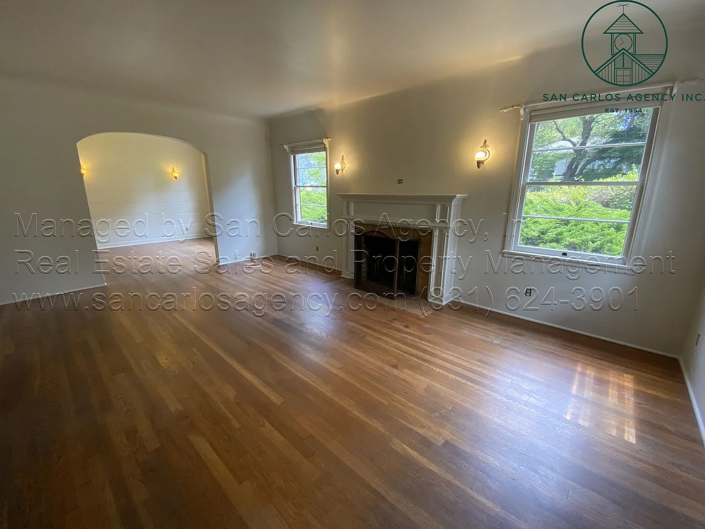 Charming Two Bedroom Carmel Cottage in Lobos Neighborhood — Photo 2
