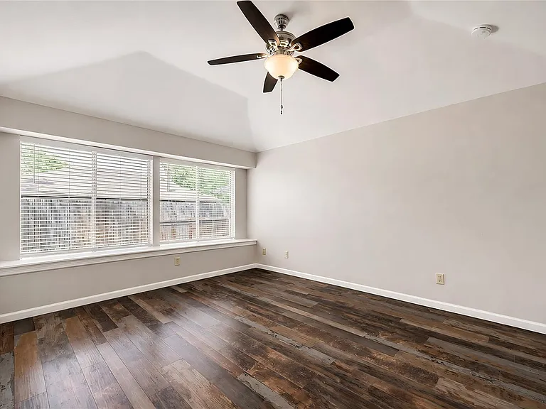 12710 Fenimore Ct — Photo 10