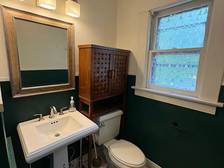 2 Bedroom 1 Bathroom in German Village — Photo 14