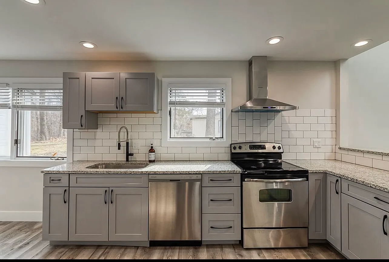3 bed, 2100 sqft, $2,600 — Photo 3
