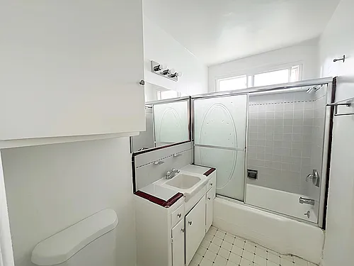 14914 Bassett St — Photo 10