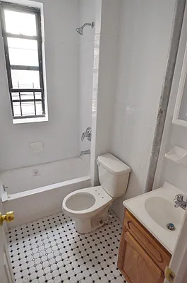 Rented by CITY SKYLINE REALTY INC | media 16