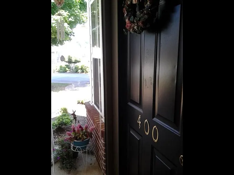 400 Cliffview Ct — Photo 3