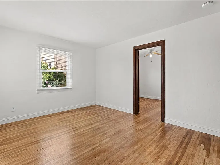 4044 Huron Ave #A — Photo 11