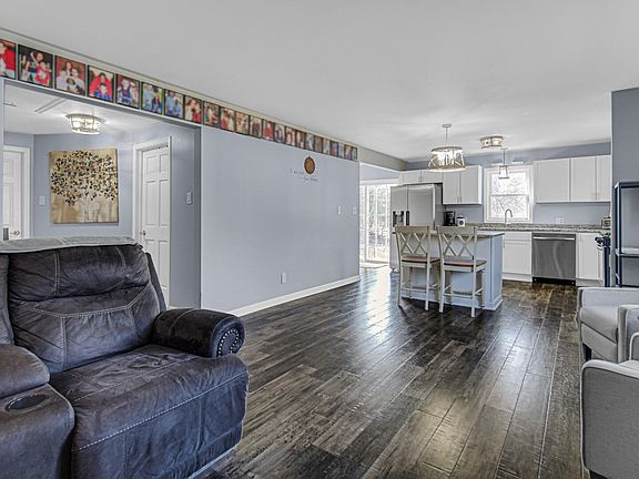 5th image of 9517 W 126th Pl