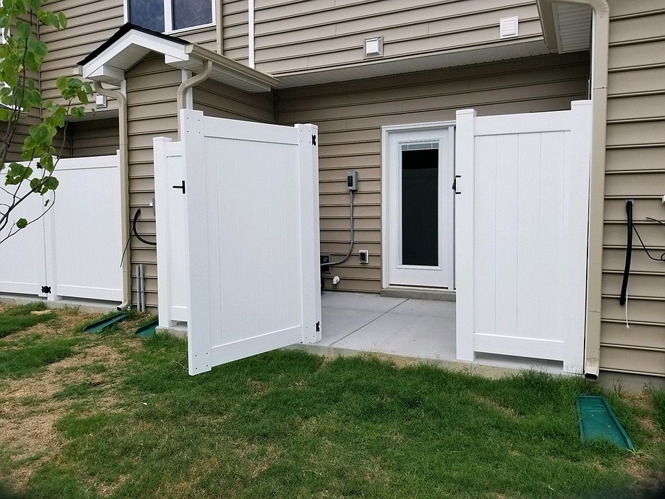 2nd image of 719 Bradburn Village Way