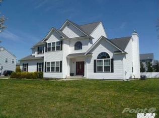 9 Fox Ln, Lake Grove, NY 11755