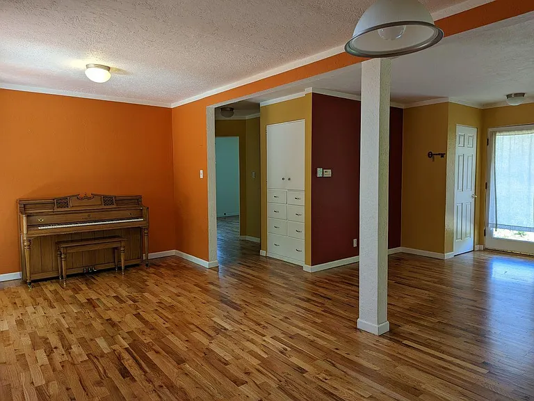 Courtney St — Photo 15