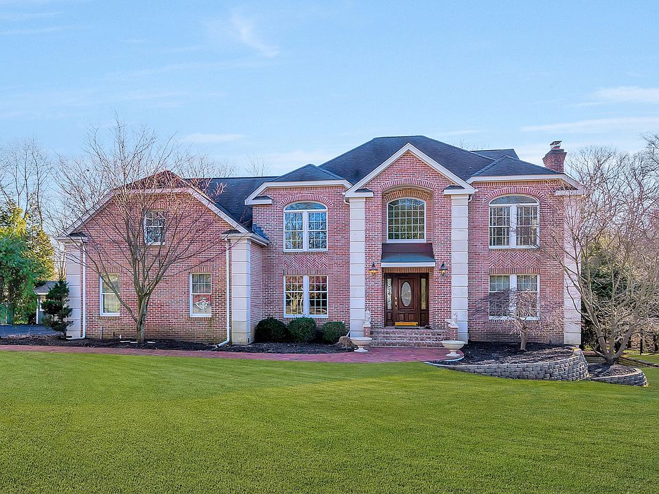 1st image of 8 Josephine Blvd