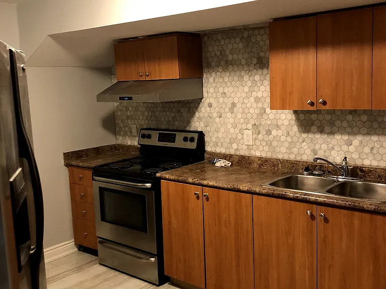 6 Eastway St #BASEMENT — Photo 7