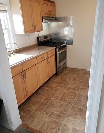 4th image of 11 Laurel Ave Floor 2