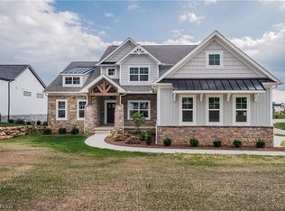 5648 Shadow Ridge Cir NW, North Canton, OH 44720
