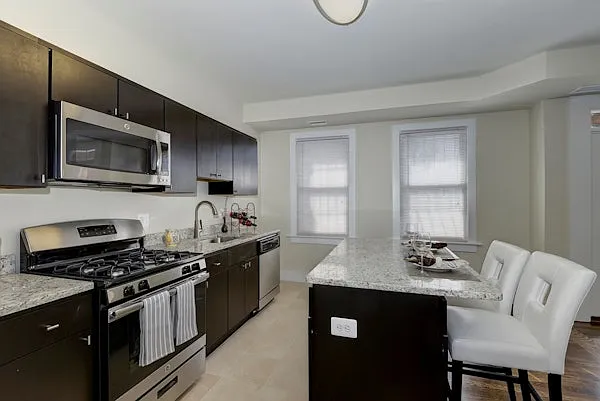 811 Quincy St NW — Photo 3