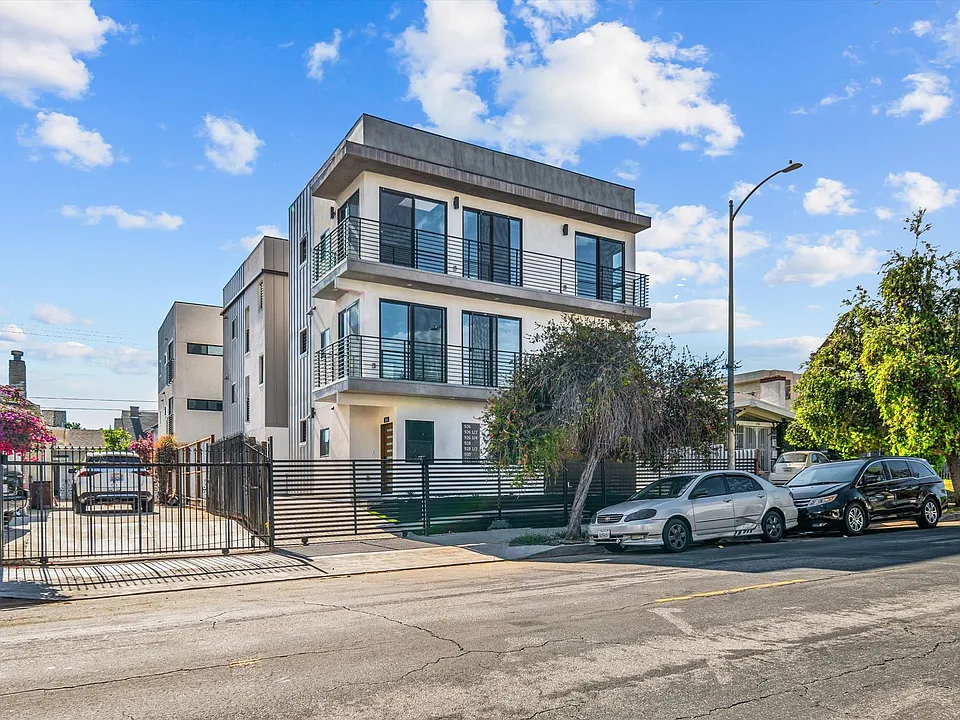 926 S Harvard Blvd