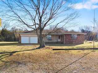 2652 N 391st Rd, Dustin, OK 74839