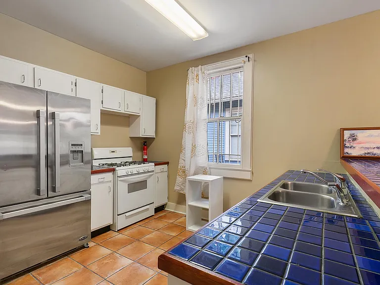 2413 Lowerline St — Photo 4