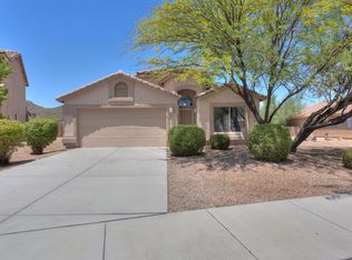 8941 N Misty Brook Dr, Tucson, AZ 85743