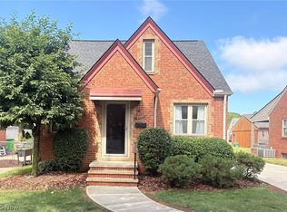 5082 W 5th St, Brooklyn Heights, OH 44131