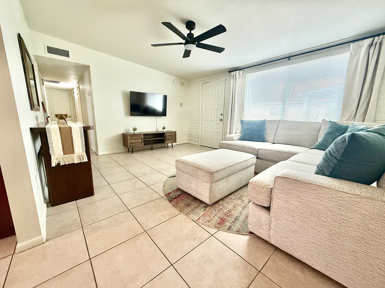 3025 E Blacklidge Dr — Photo 1