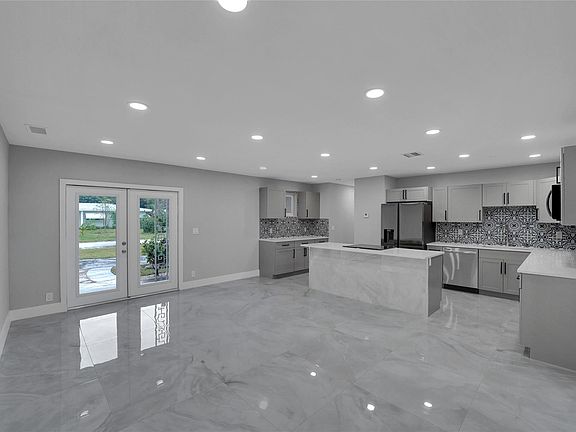 5th image of 4011 NE 18th Avenue