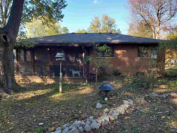 4th image of 5003 Bassett Ave