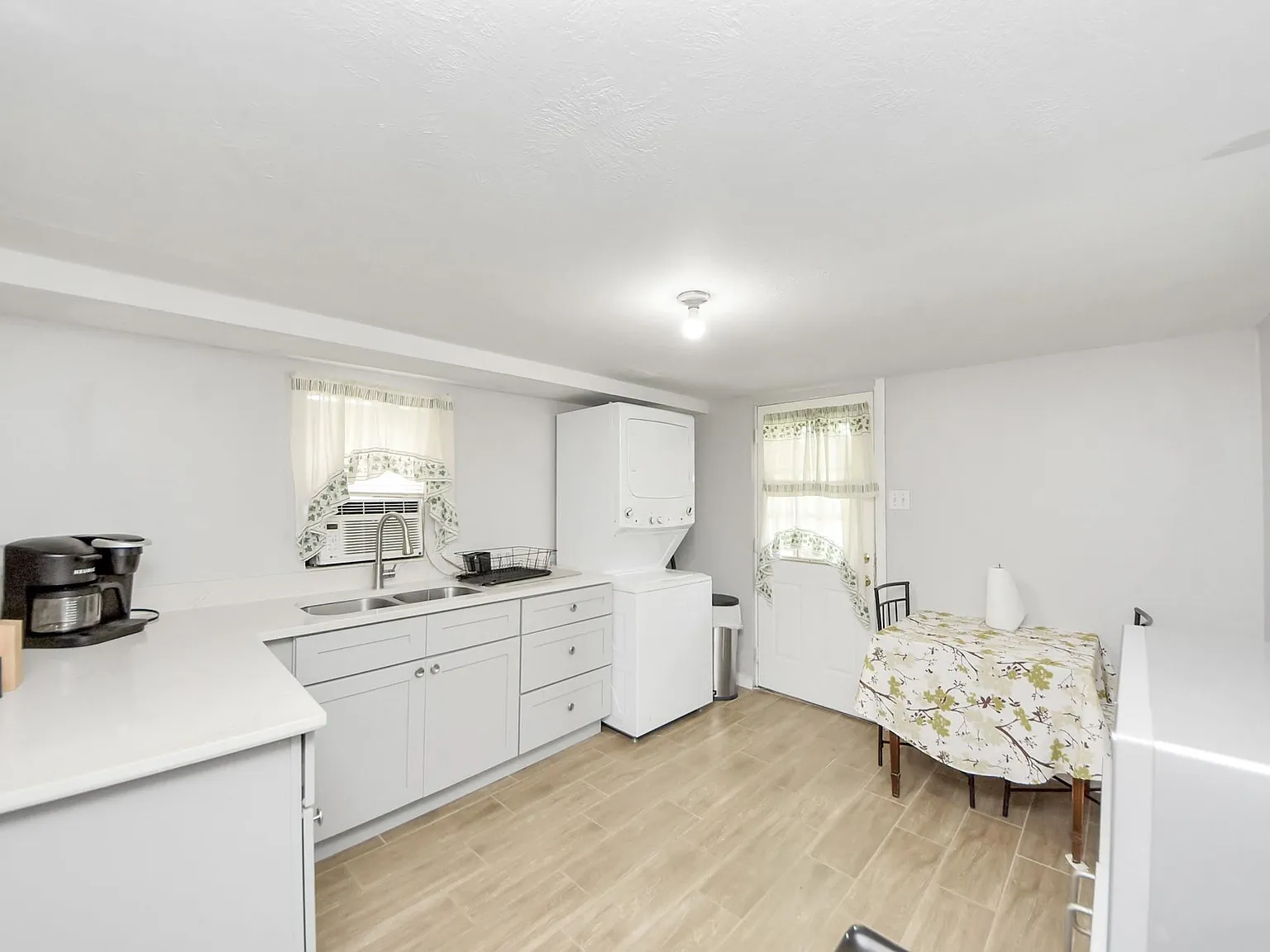 2 bed, 1.0 bath, 450 sqft, $1,700 — Photo 3