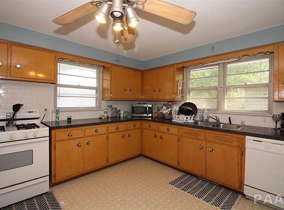 3rd image of 2012 N Northcrest Dr