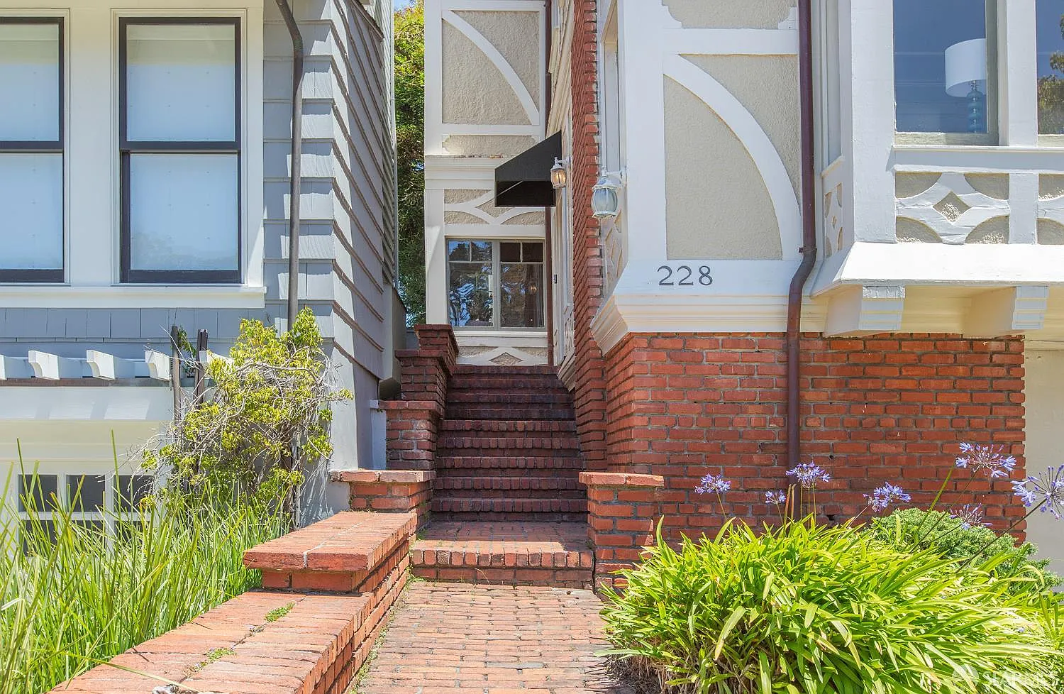 228 32nd Ave - Photo 2