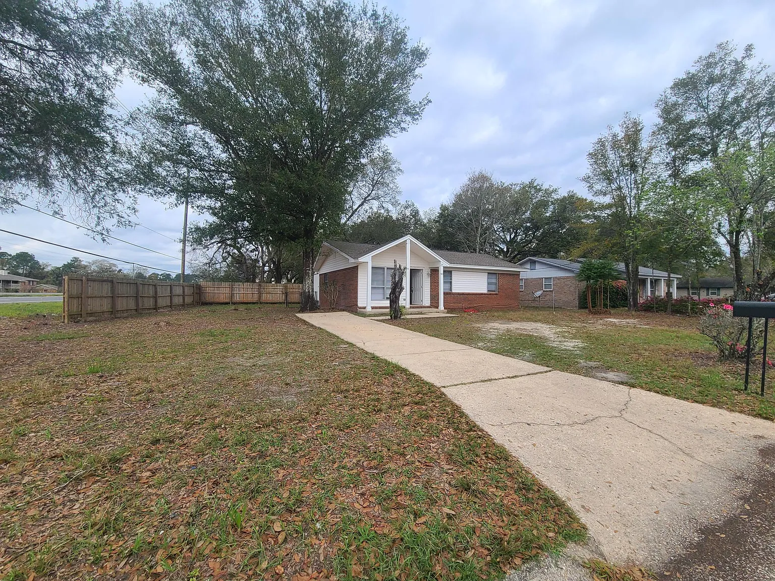 3 bed, 1.5 bath, 988 sqft, $1,485 — Photo 1
