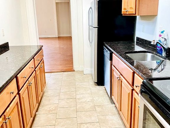 2nd image of 13 Dartmouth St #103