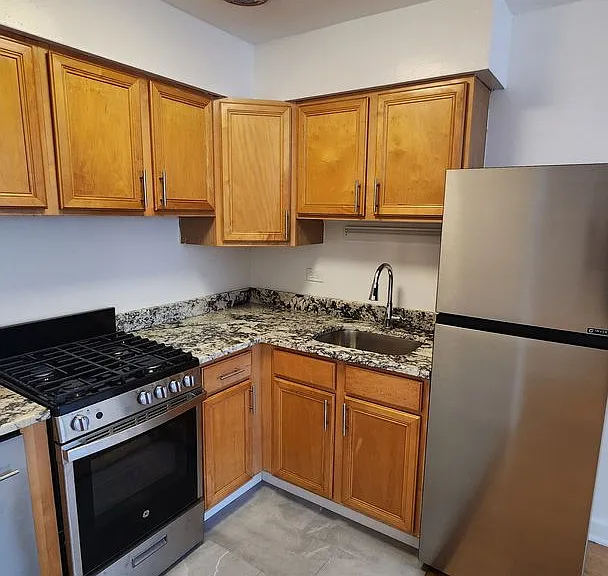 Foster Beach Apartments — Photo 9