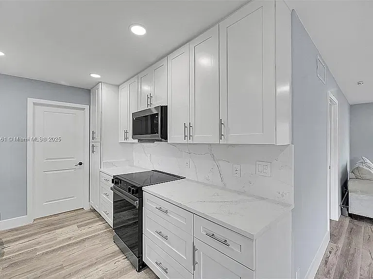 210 NW 40th St
