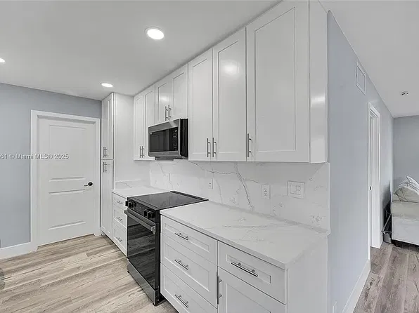 210 NW 40th St, Pompano Beach, FL 33064