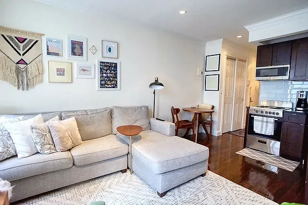 Rented by Compass | media 9