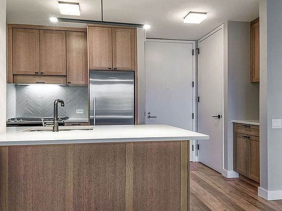 4th image of 560 W 43rd St APT 23A