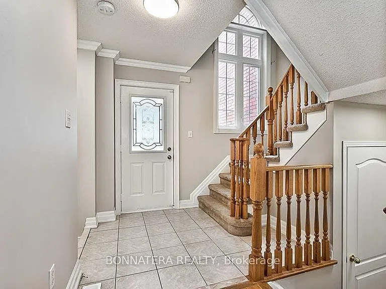 2399 Newcastle Cres — Photo 3