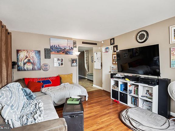 5th image of 405 Borbeck Ave