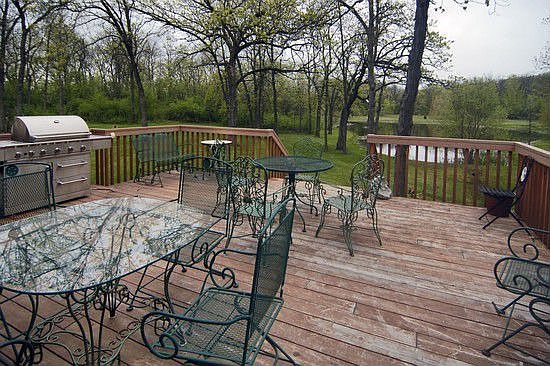 Large Deck for Entertaining!